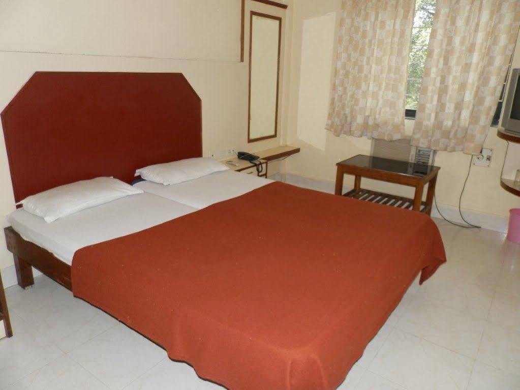Shree Damodar Regency Hotel *